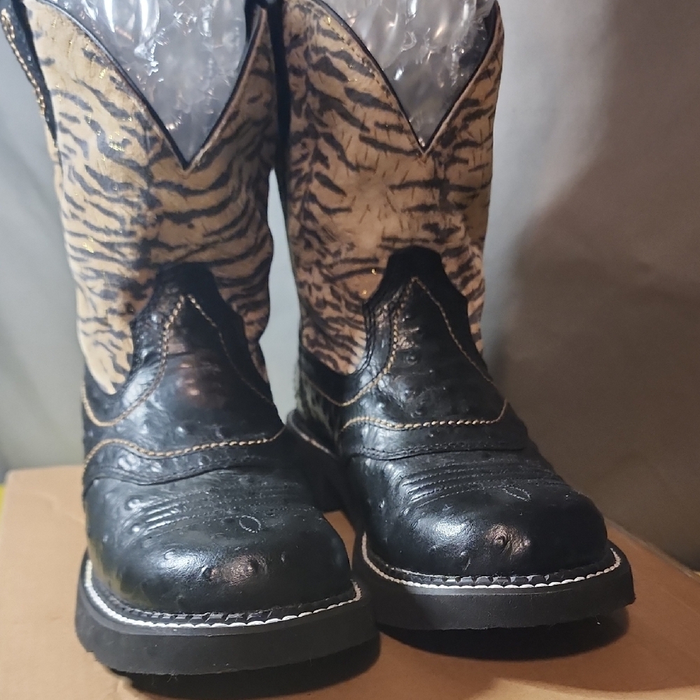Justin Boots Black and Cream Ankle Booties